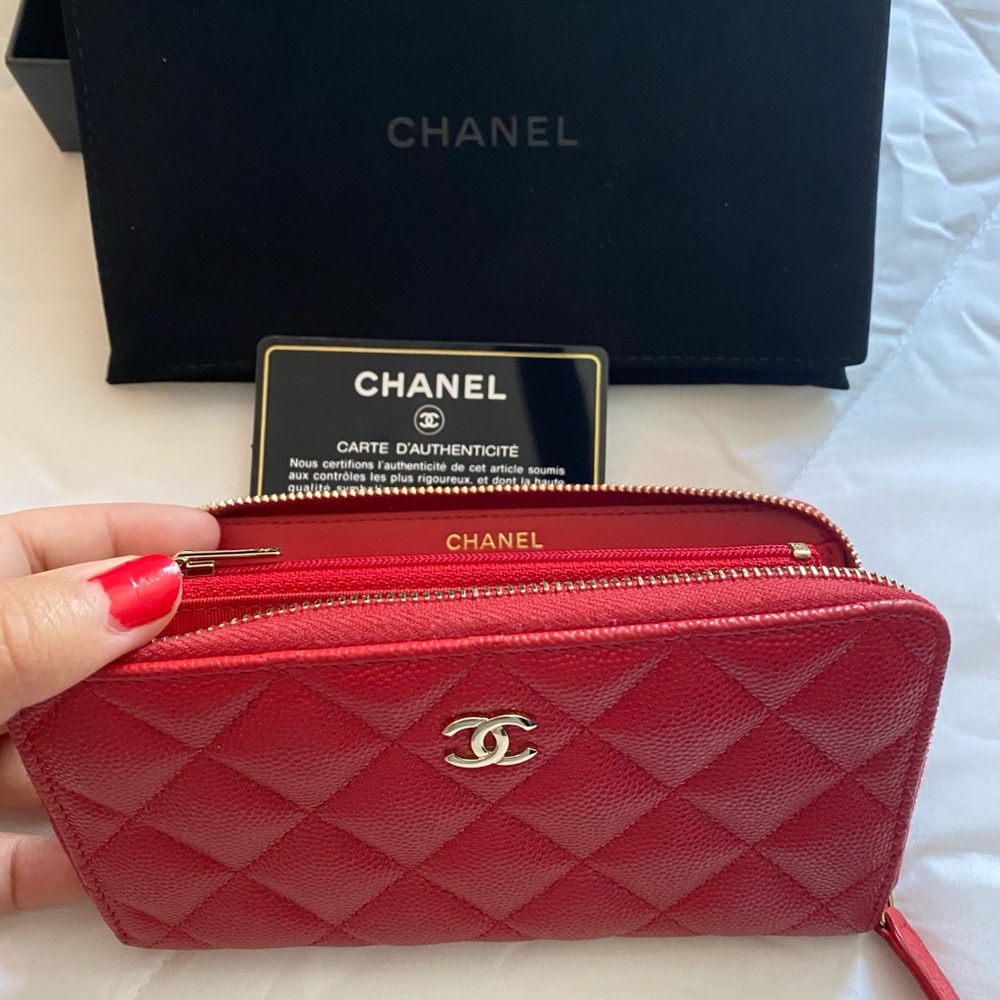 CHANEL MEDIUM ZIP WALLET - Picture 2 of 5